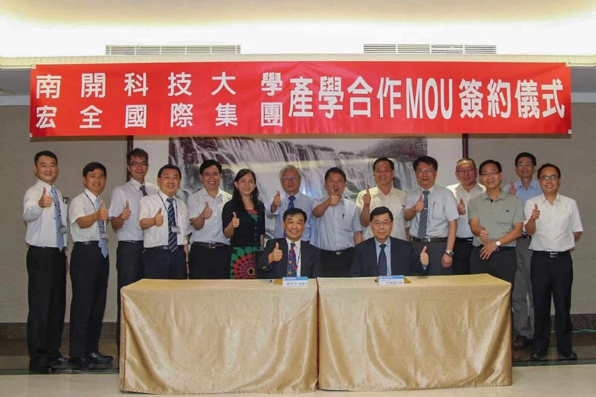 industry-academia-collaboration-11