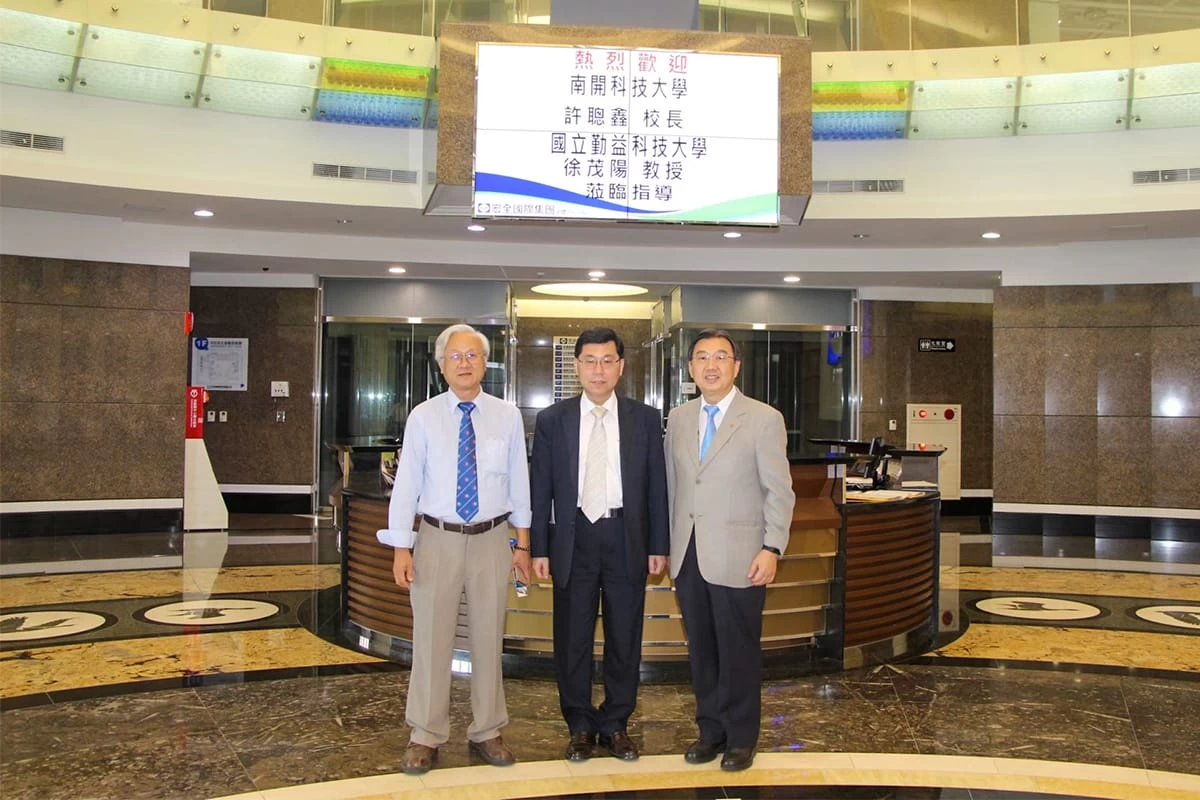 industry-academia-collaboration-15