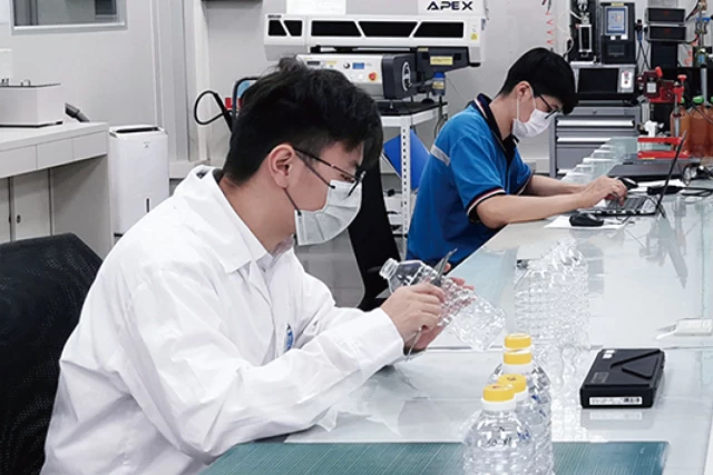 06-preform-size-auto-measurement-center